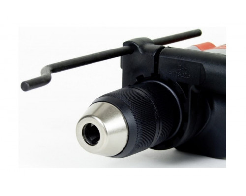Makita M8101 Дрель уд,710Вт,БЗП-13мм,0-3200об\м,2.0кг,кор,AL редуктор