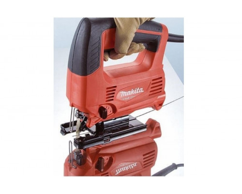Makita M4301 Лобзик,в\рук,450Вт, 0-3100 рез\мин, ход-18мм,рез-65мм,1.9кг,кор