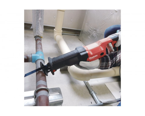 Makita M4501 Пила саб,1010Вт,0-2800 рез\м,ход-28мм,рез-255мм,3.2кг,чем