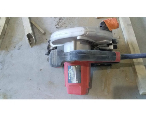 Makita M5802 Пила диск,1050Вт,4900об\м,диск-ф190\185х30мм,рез-66мм,3.8кг,кор,шайба30\20мм,30\16мм