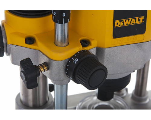 Dewalt DW621-QS Фрезер двуручный 1100 Вт